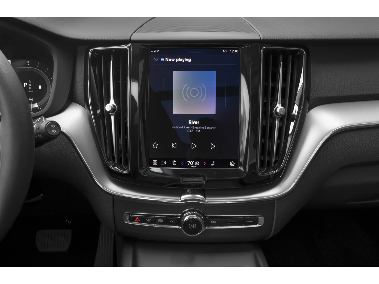 2023 Volvo XC60 Plus Dark Theme