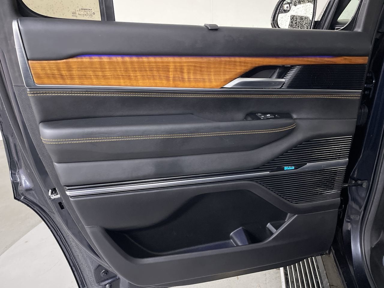 2022 Jeep Grand Wagoneer Series III