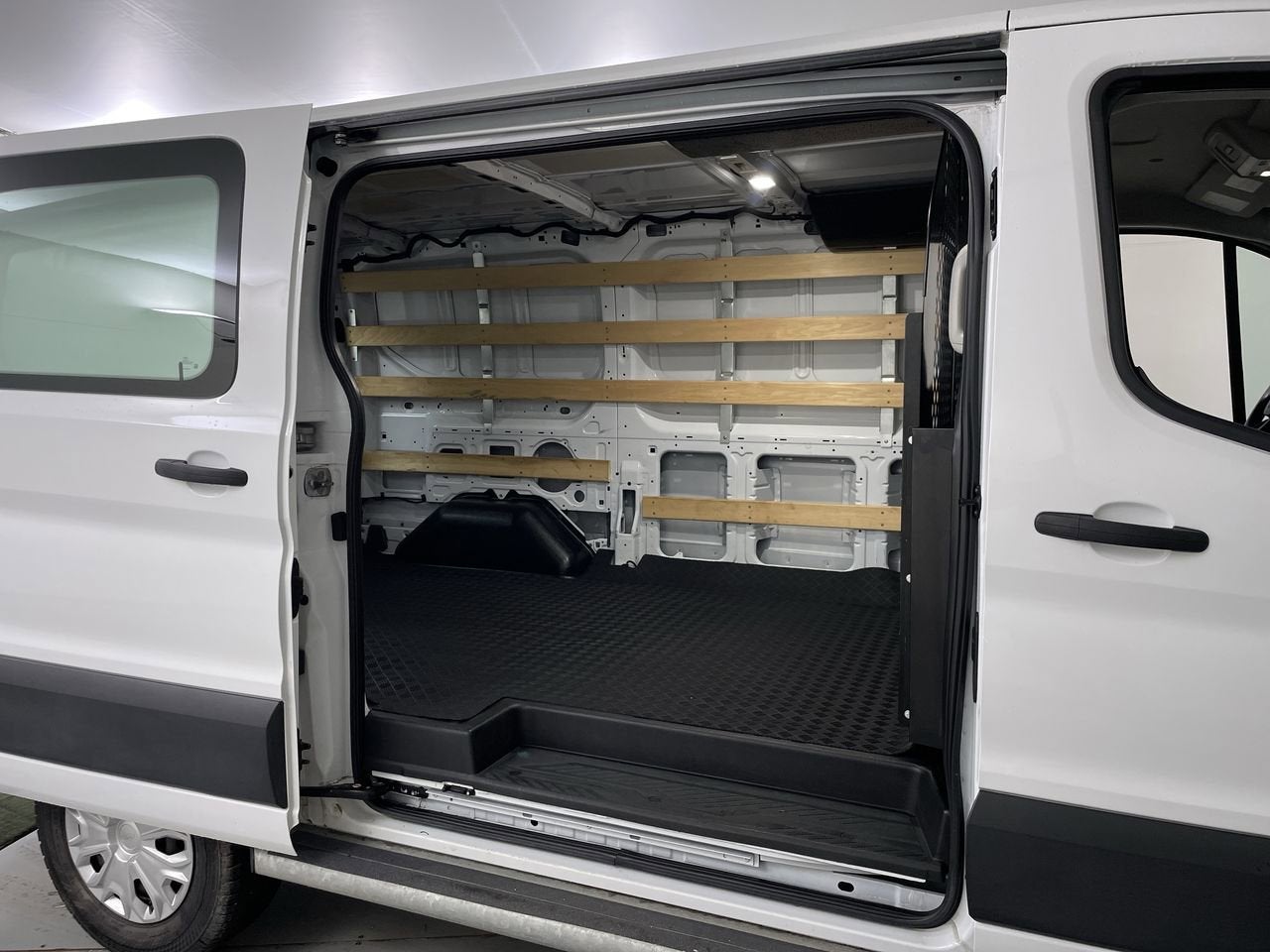 2023 Ford Transit Cargo Van T-250 130" Low Rf 9070 GVWR RWD