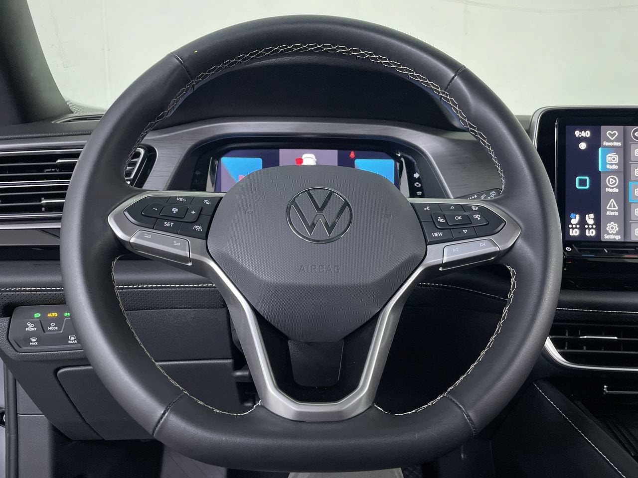 2025 Volkswagen Atlas Cross Sport 2.0T SE w/Technology