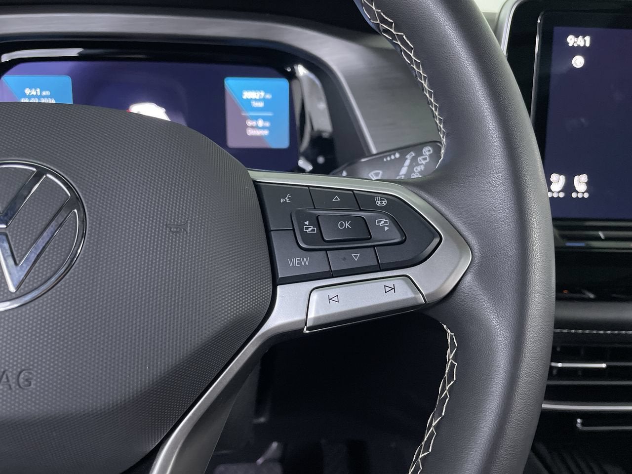 2025 Volkswagen Atlas Cross Sport 2.0T SE w/Technology