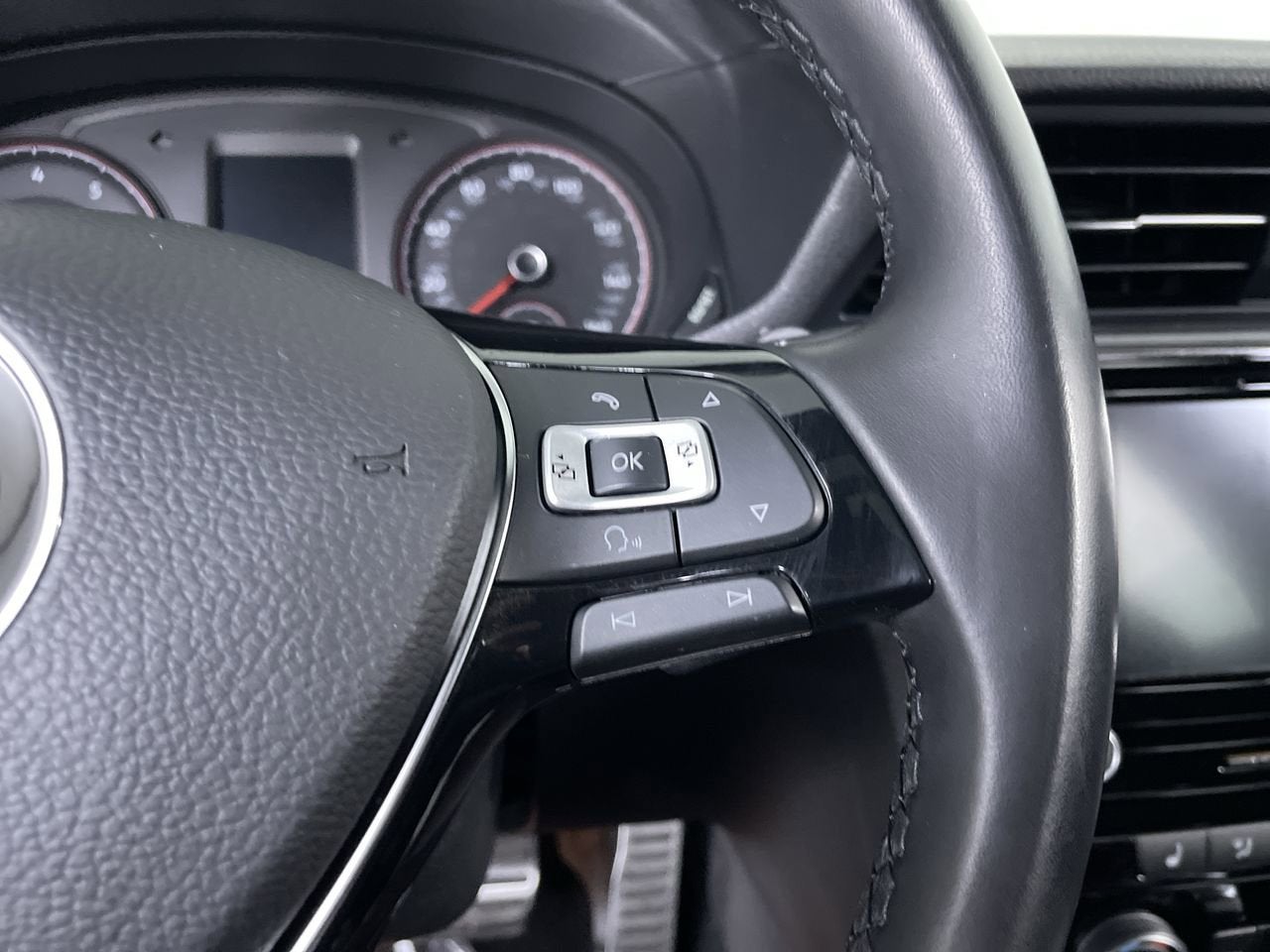 2021 Volkswagen Passat 2.0T R-Line