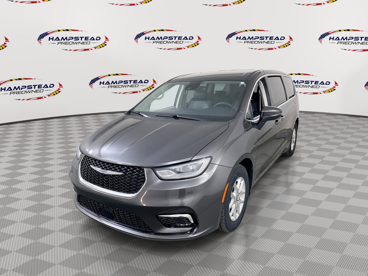 2023 Chrysler Pacifica Touring L's photo
