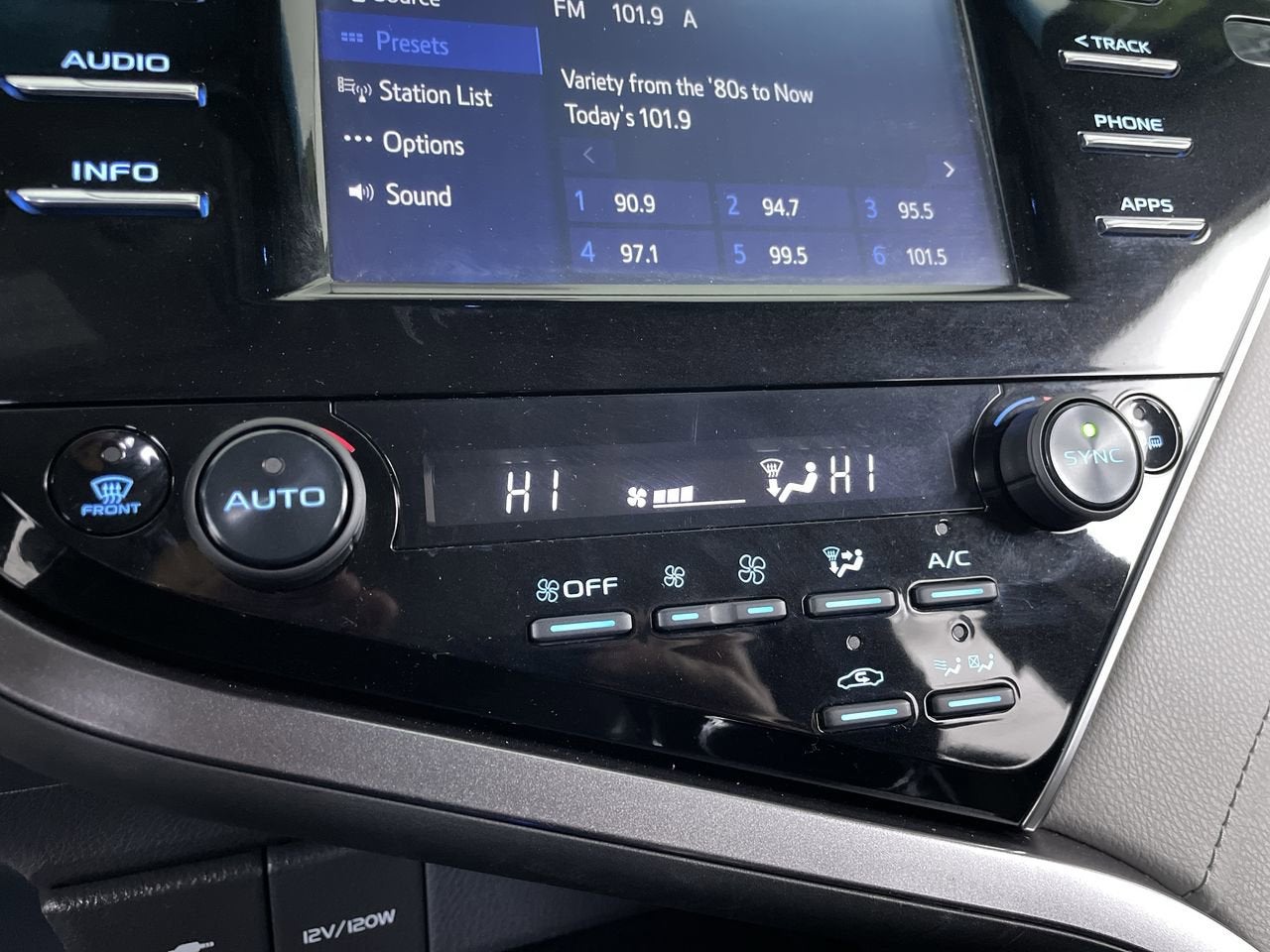 2018 Toyota Camry Hybrid Hybrid XLE