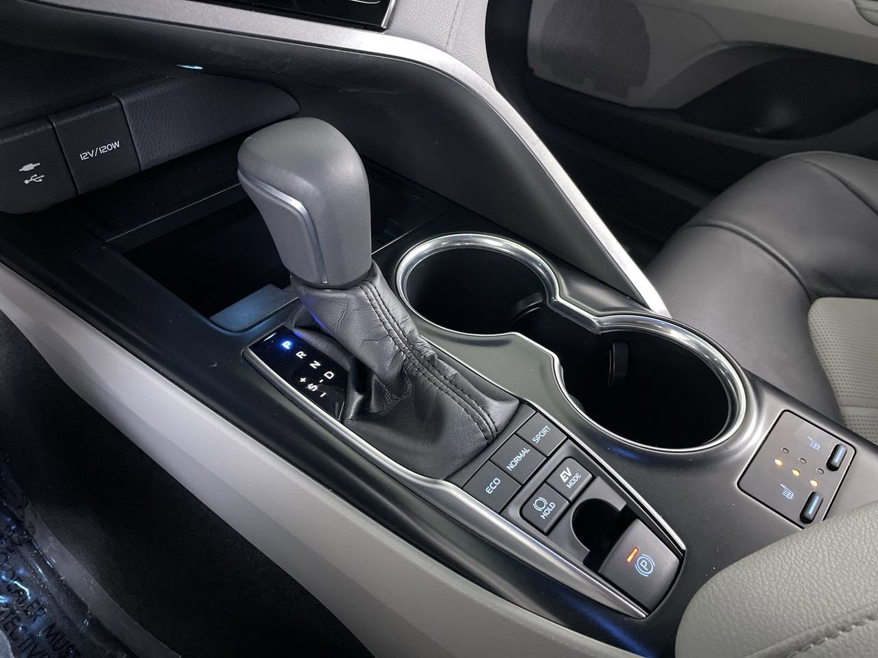 2018 Toyota Camry Hybrid Hybrid XLE