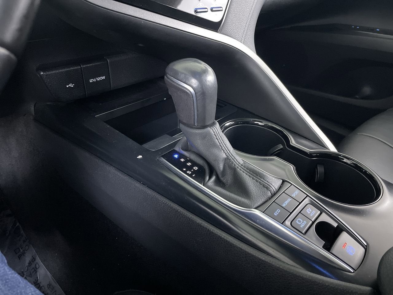 2020 Toyota Camry Hybrid Hybrid SE