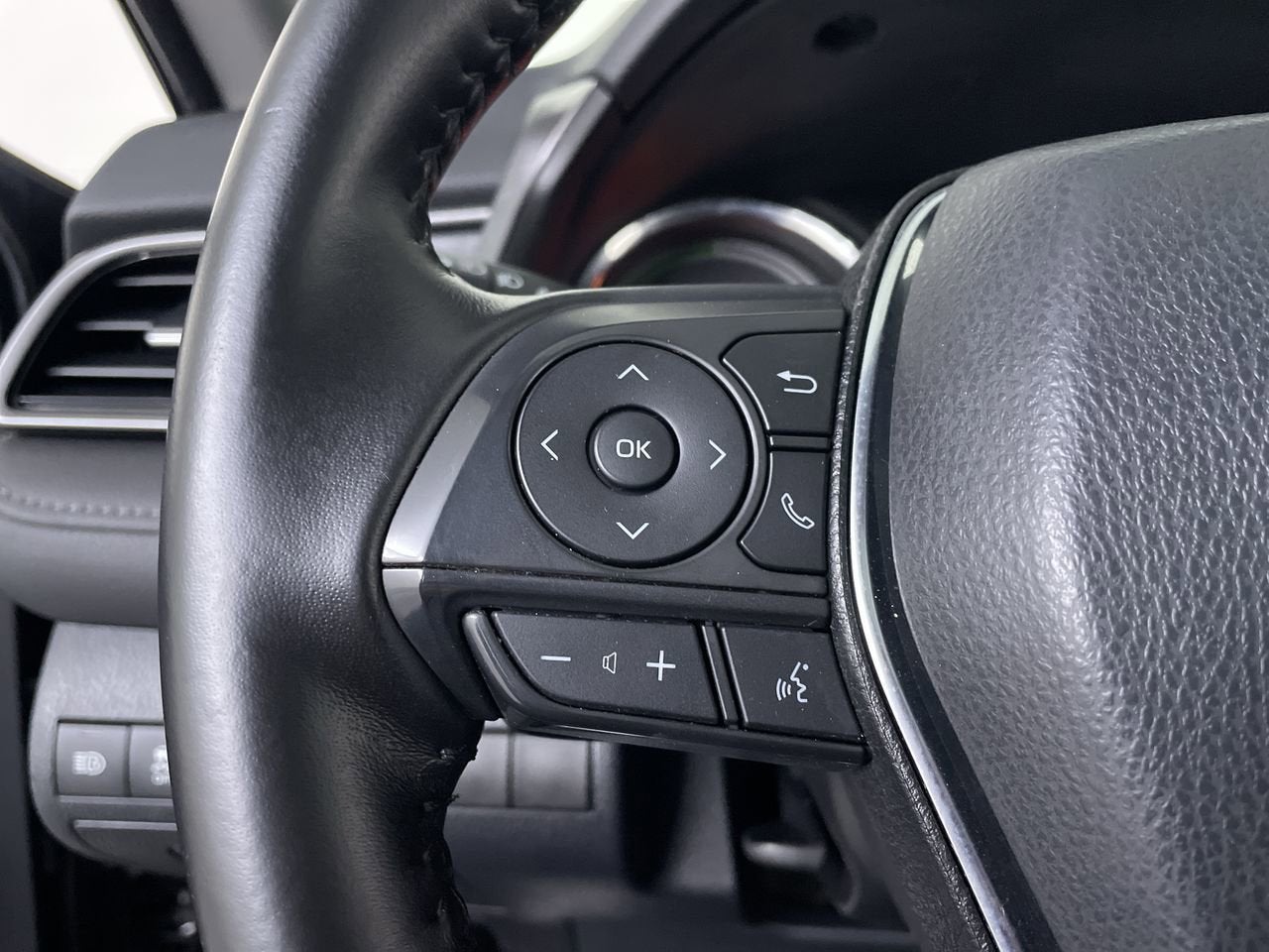 2020 Toyota Camry Hybrid Hybrid SE