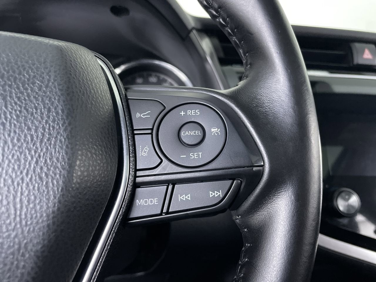 2020 Toyota Camry Hybrid Hybrid SE