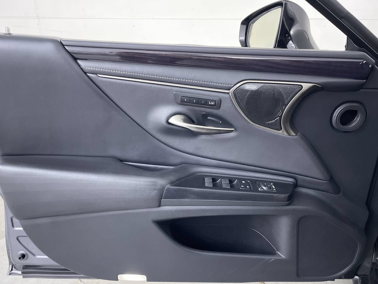2020 Lexus ES ES 300h Ultra Luxury