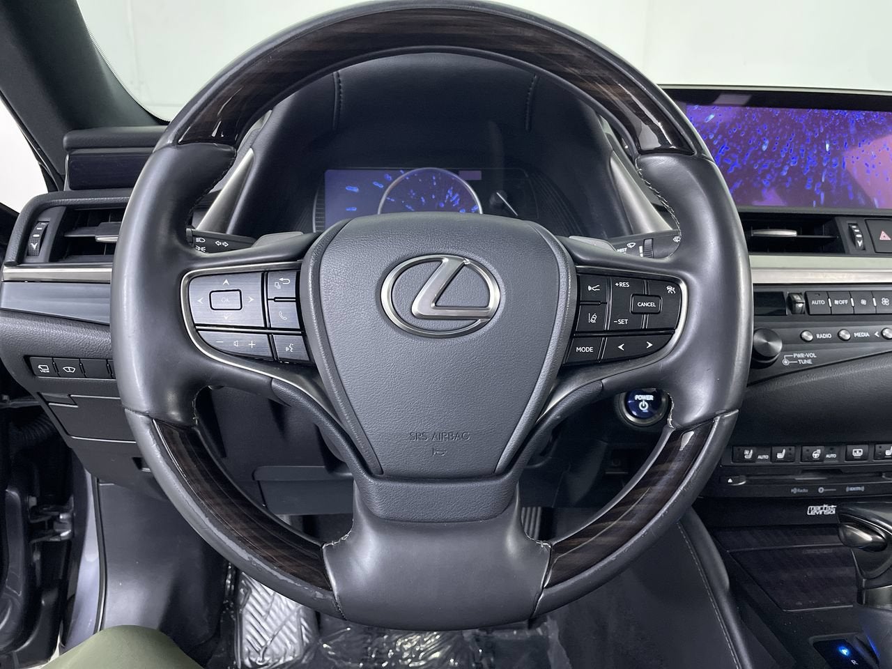 2020 Lexus ES ES 300h Ultra Luxury