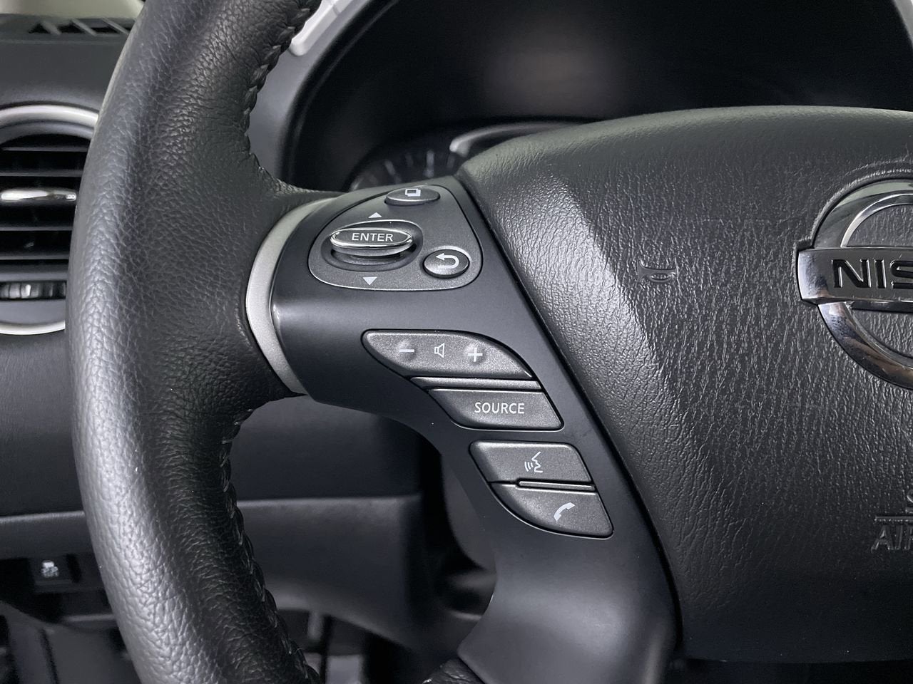 2018 Nissan Pathfinder SV