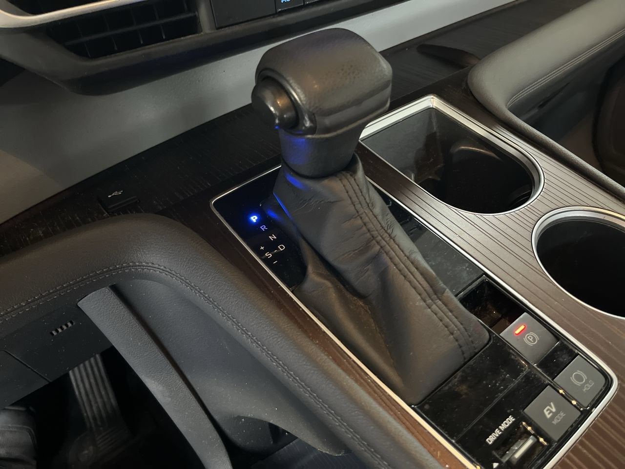 2022 Toyota Sienna LE