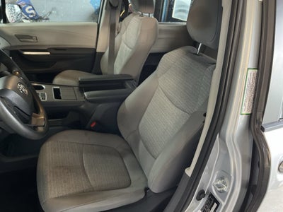 2022 Toyota Sienna LE