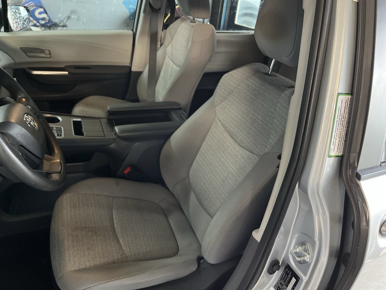 2022 Toyota Sienna LE