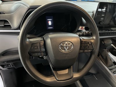 2022 Toyota Sienna LE