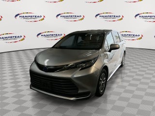 2022 Toyota Sienna LE