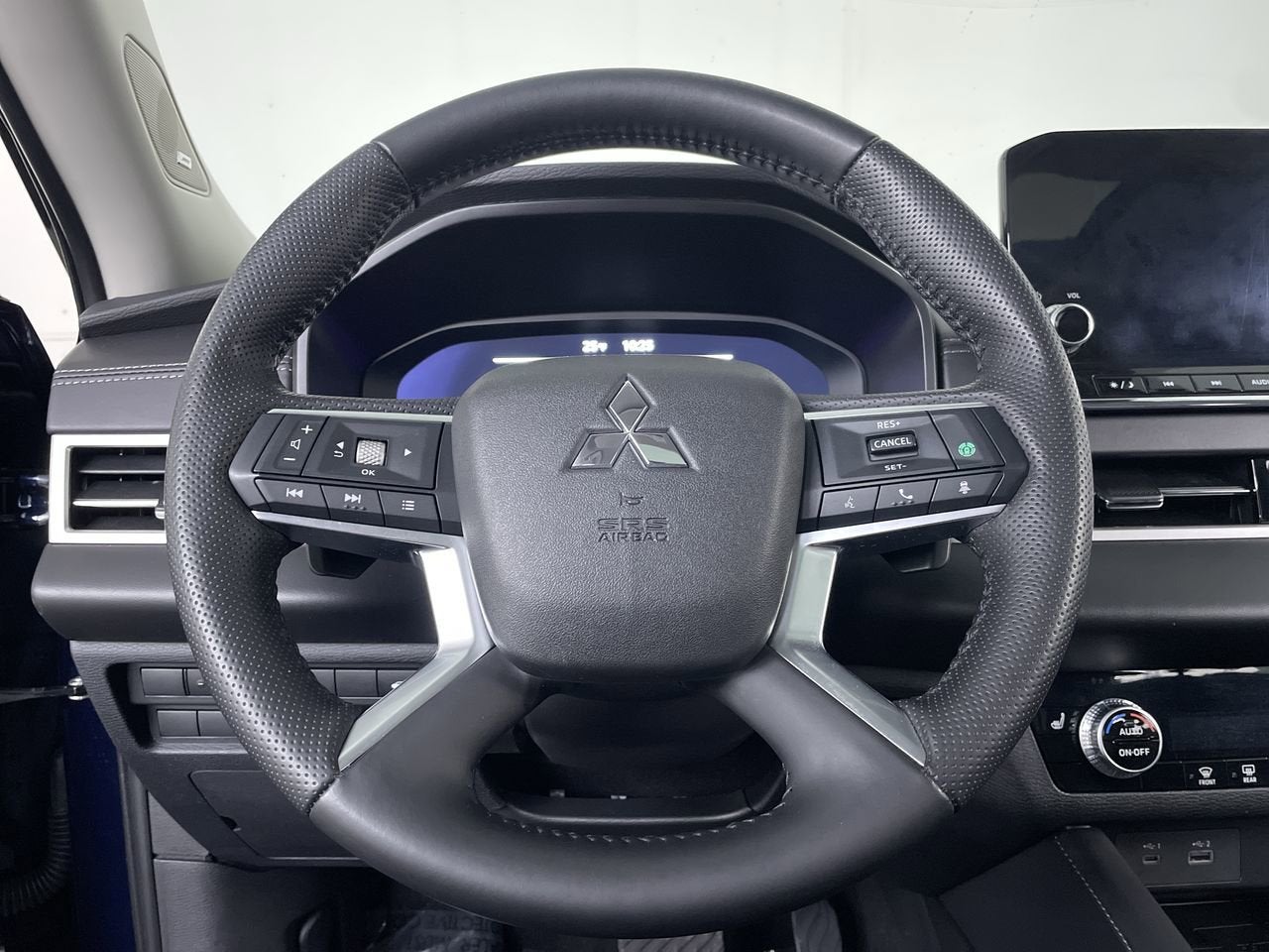 2024 Mitsubishi Outlander SE Black Edition w/Pano Roof