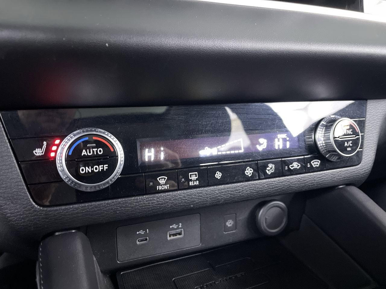 2024 Mitsubishi Outlander SE Black Edition w/Pano Roof