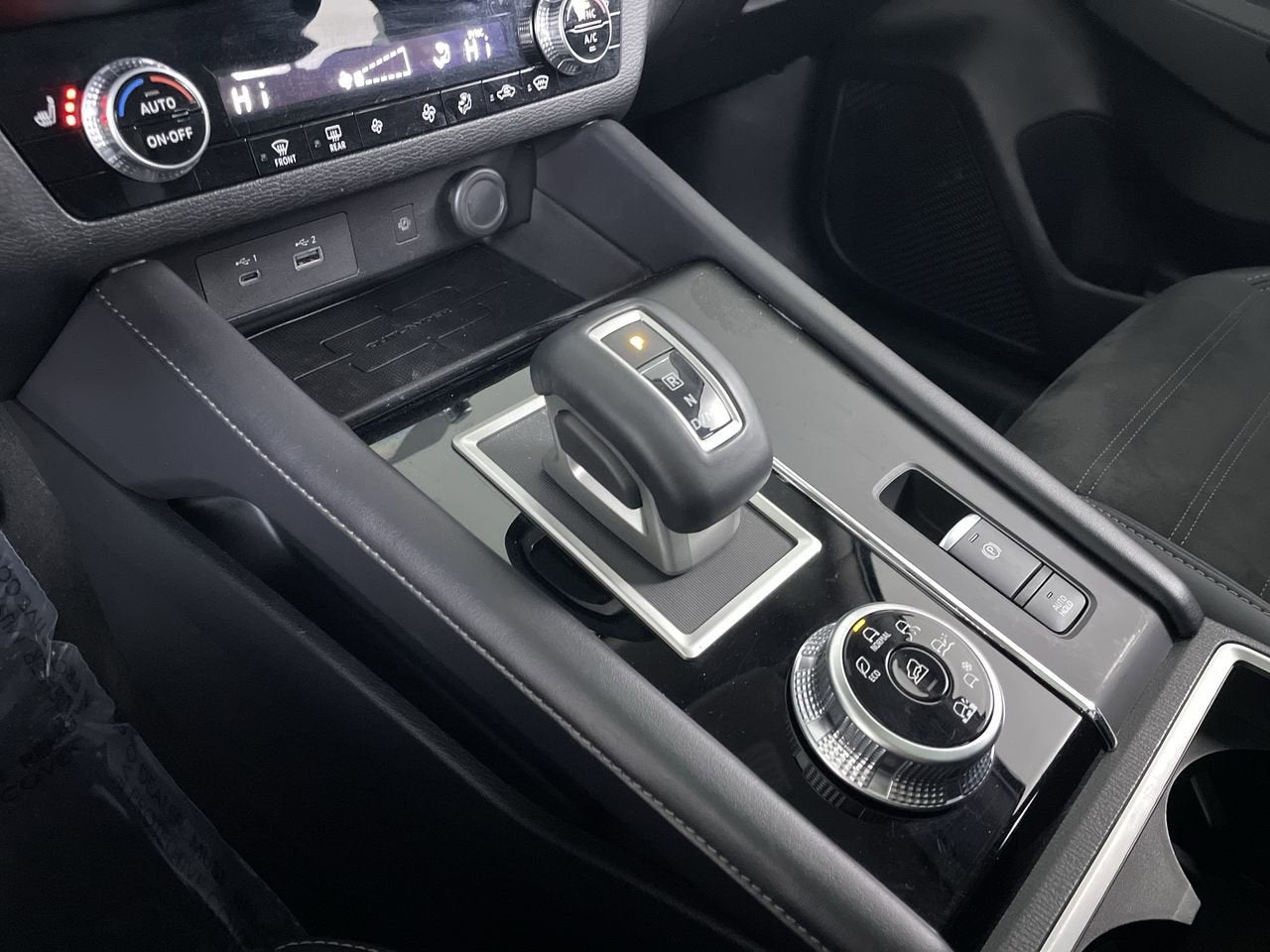 2024 Mitsubishi Outlander SE Black Edition w/Pano Roof