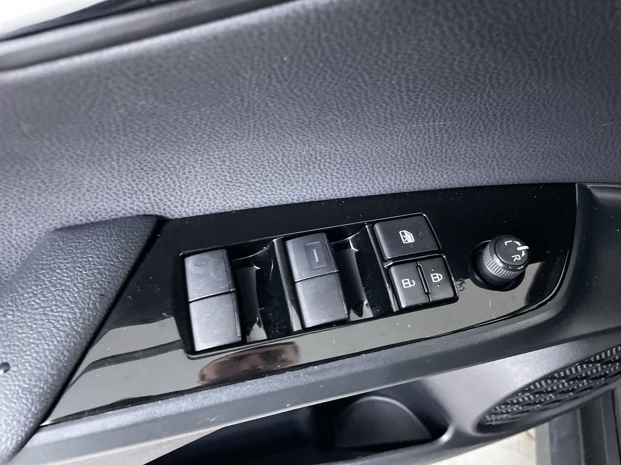 2022 Toyota Prius LE