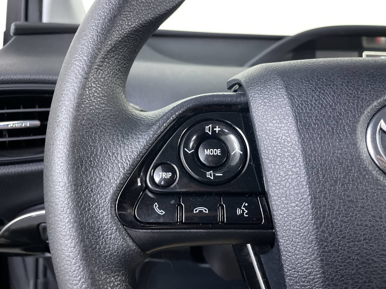 2022 Toyota Prius LE