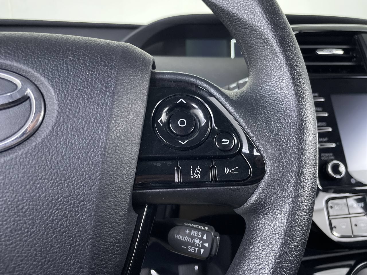 2022 Toyota Prius LE