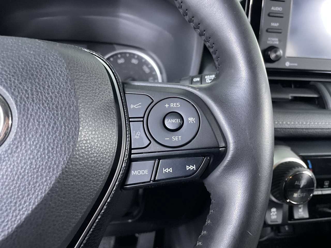 2020 Toyota RAV4 Hybrid Hybrid XLE