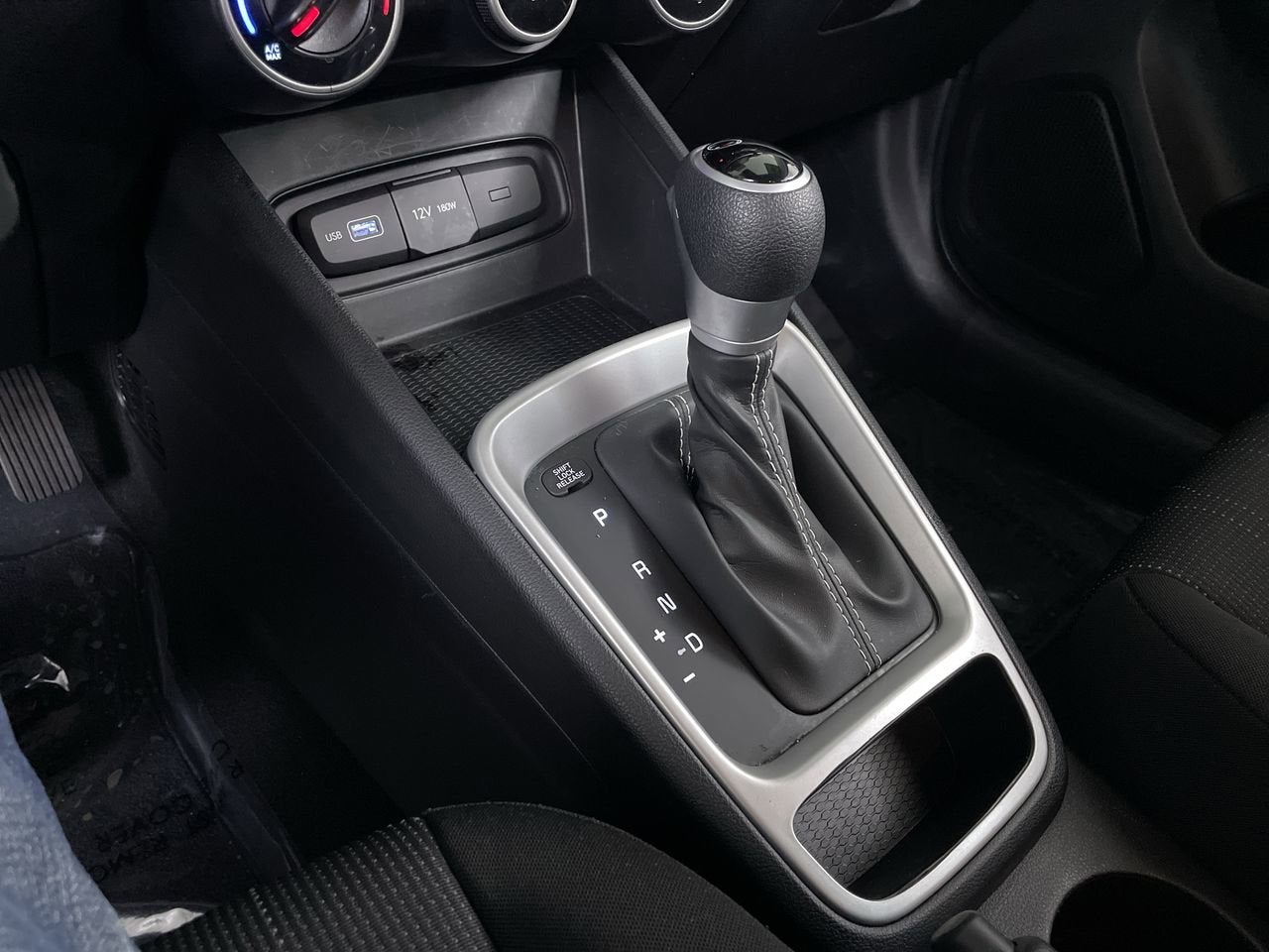 2022 Hyundai Venue SE