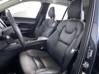 2020 Volvo XC90 Momentum