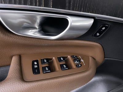 2020 Volvo XC90 Momentum