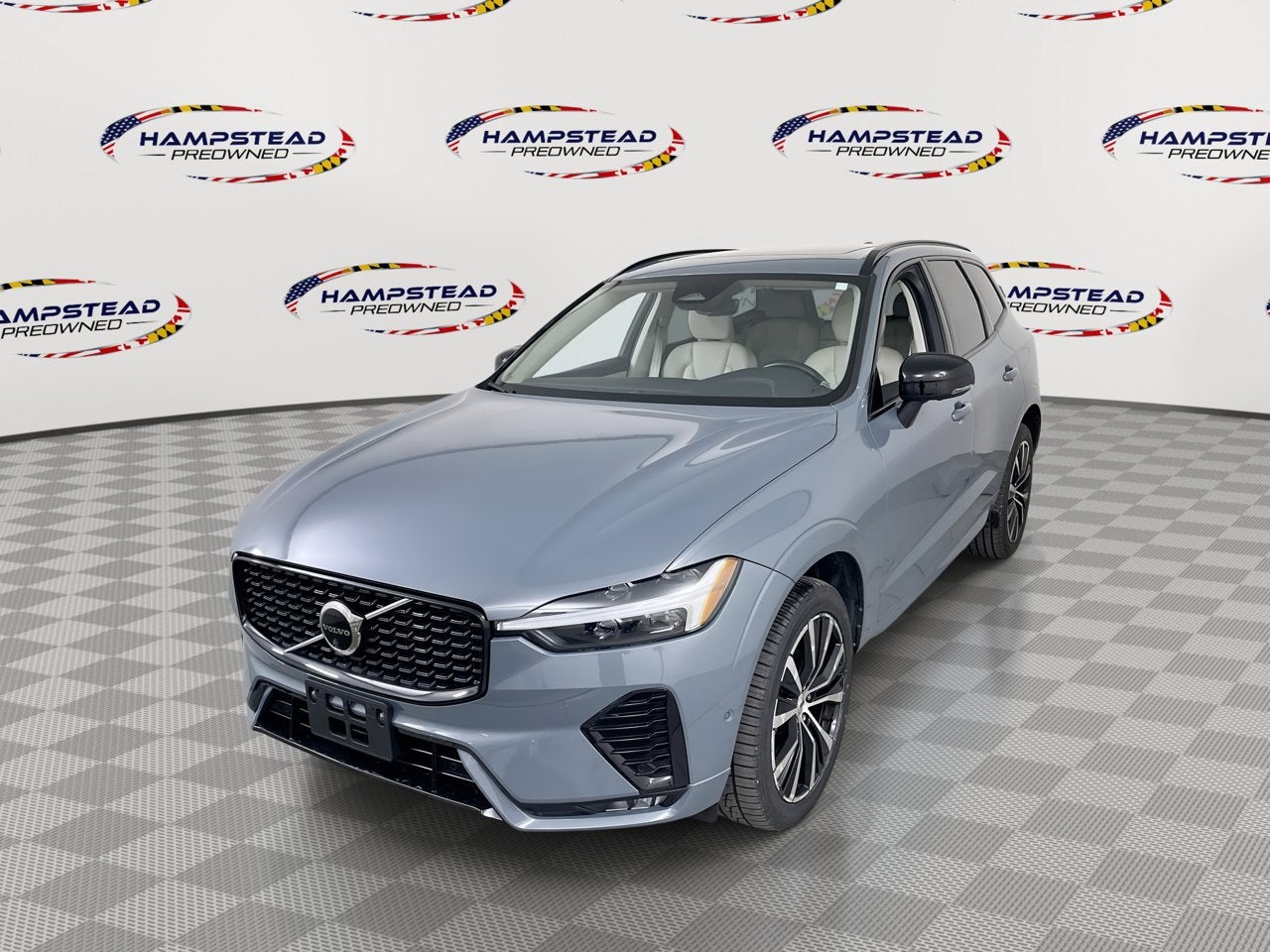 2023 Volvo XC60 B5 Plus Dark Theme AWD's photo
