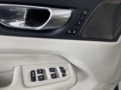 2023 Volvo XC60 Plus Dark Theme