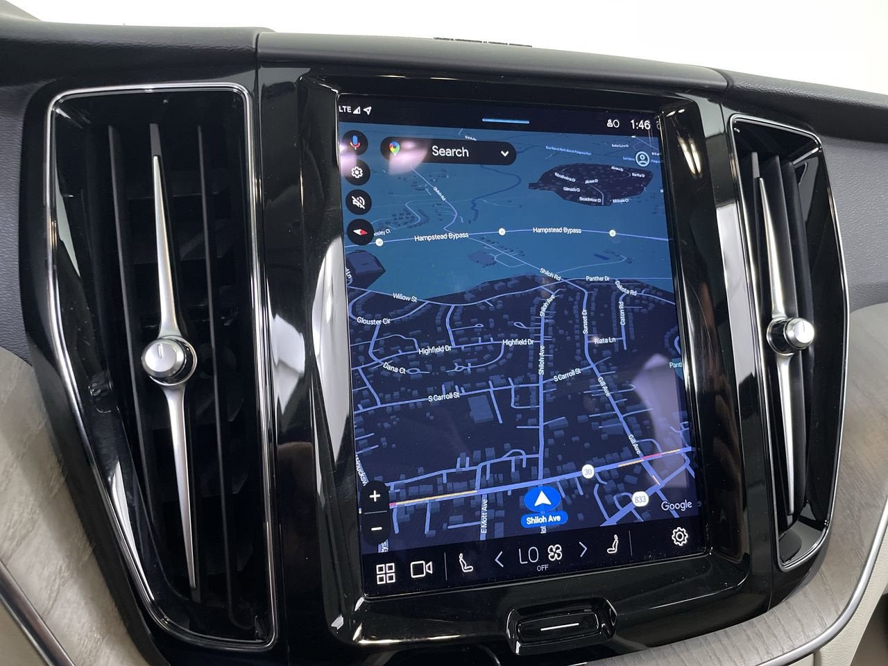 2023 Volvo XC60 Plus Dark Theme