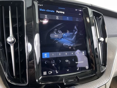 2023 Volvo XC60 Plus Dark Theme