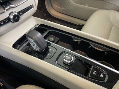 2023 Volvo XC60 Plus Dark Theme