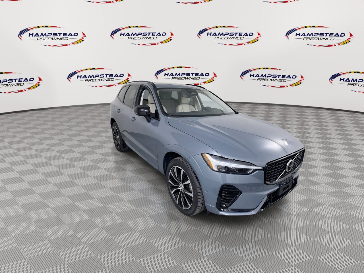 2023 Volvo XC60 Plus Dark Theme
