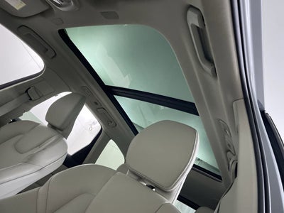 2023 Volvo XC60 Plus Dark Theme