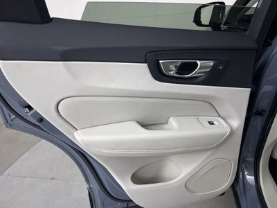 2023 Volvo XC60 Plus Dark Theme