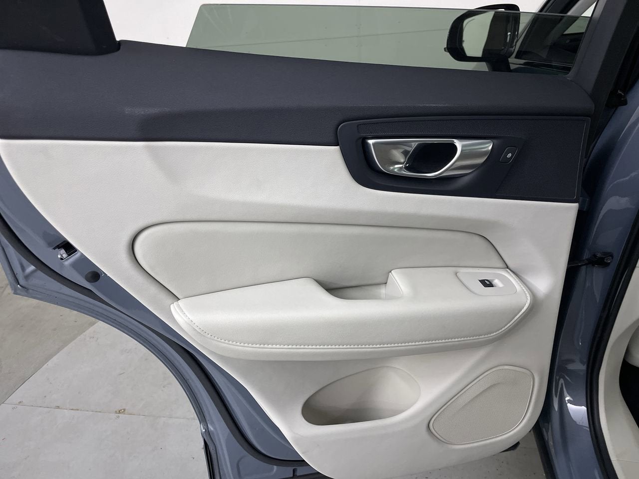 2023 Volvo XC60 Plus Dark Theme