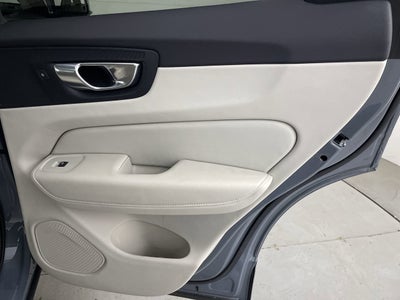 2023 Volvo XC60 Plus Dark Theme