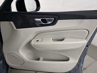 2023 Volvo XC60 Plus Dark Theme