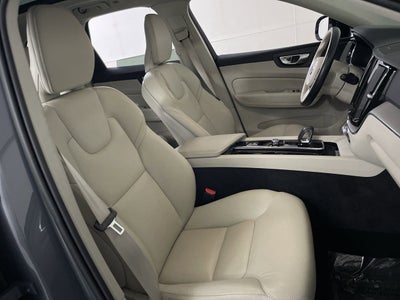 2023 Volvo XC60 Plus Dark Theme