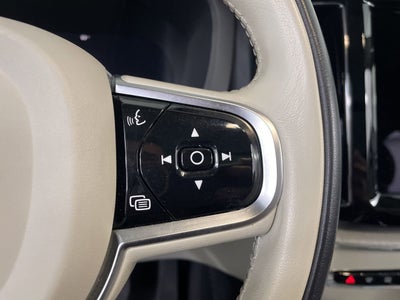 2023 Volvo XC60 Plus Dark Theme