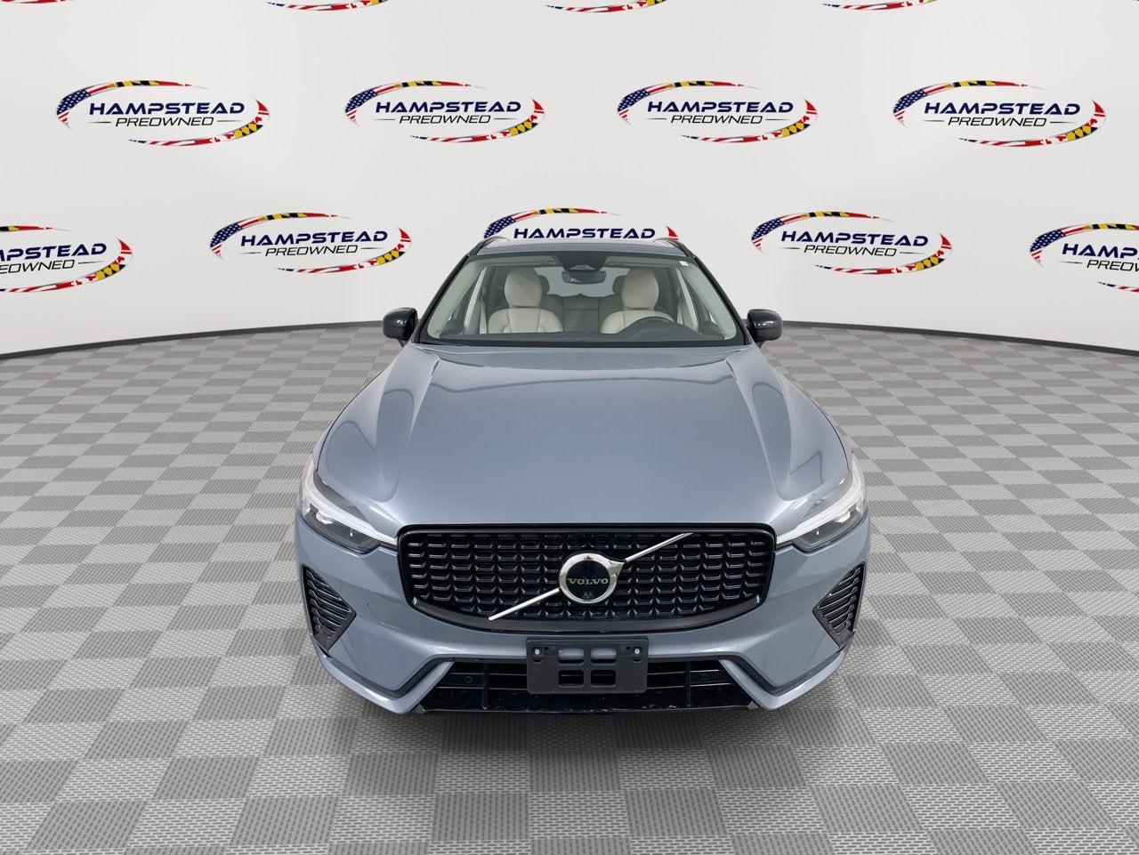 2023 Volvo XC60 Plus Dark Theme