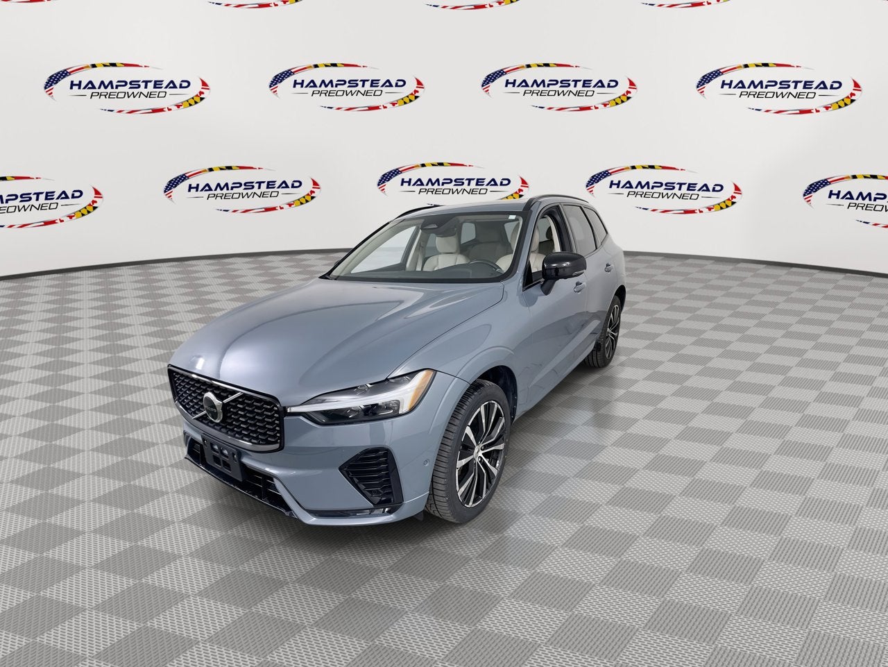2023 Volvo XC60 Plus Dark Theme
