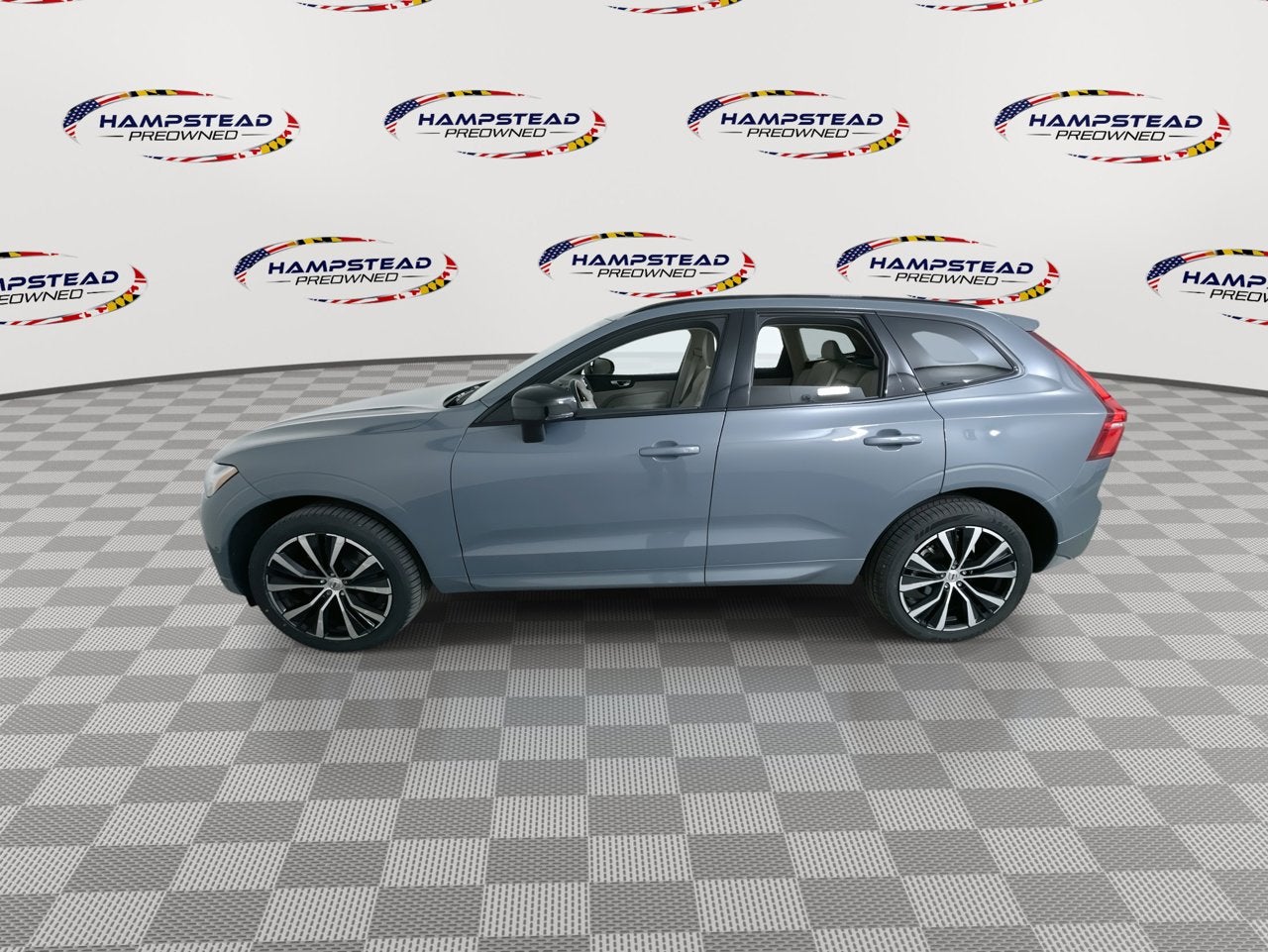 2023 Volvo XC60 Plus Dark Theme