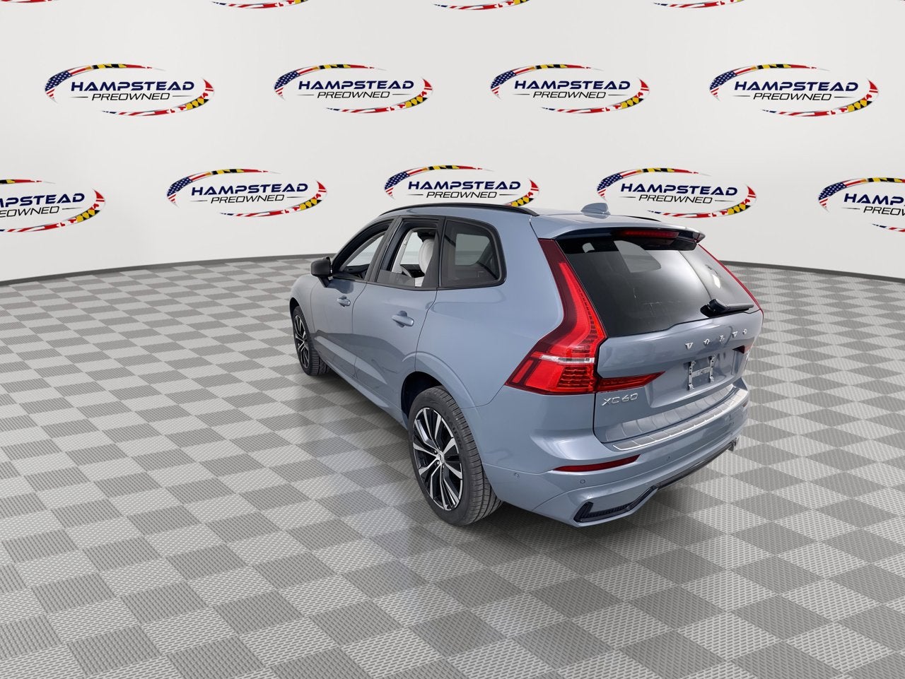 2023 Volvo XC60 Plus Dark Theme