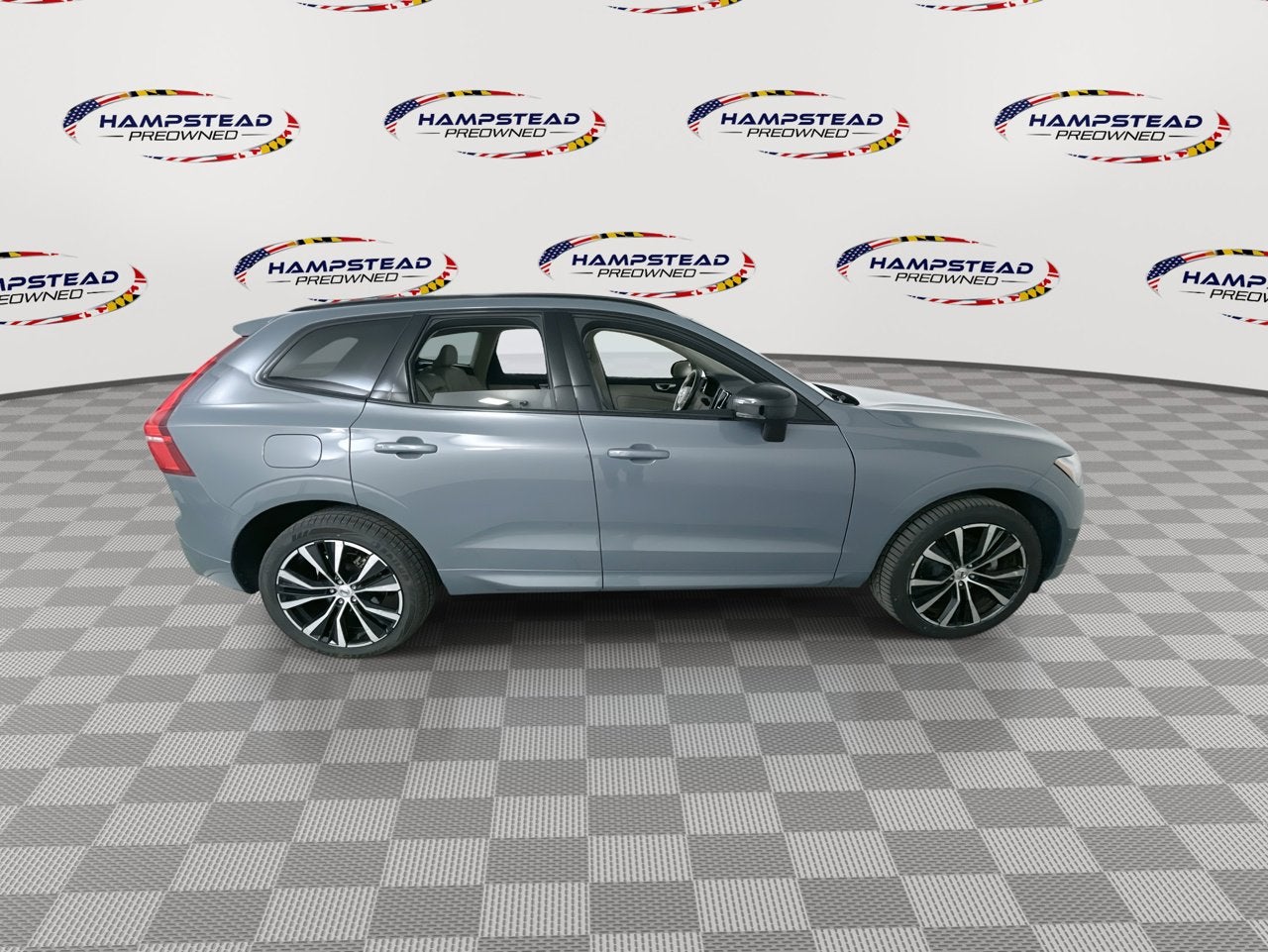 2023 Volvo XC60 Plus Dark Theme